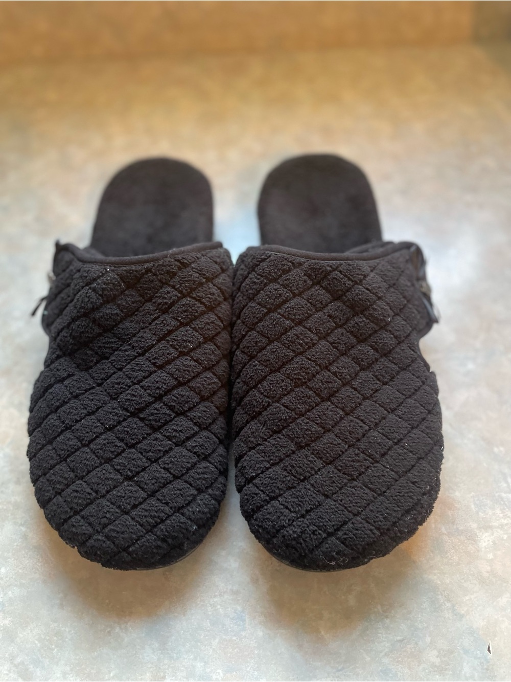 Vionic Women's Quilted Black Slip-On Slippers - Picture 8 of 8